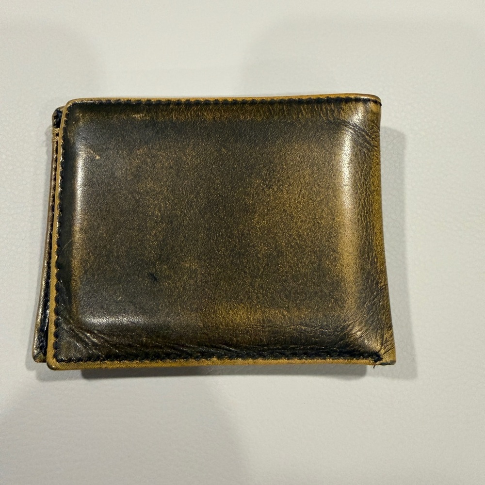 Fossil Men's Distressed Brown Leather Wallet - Picture 2 of 5